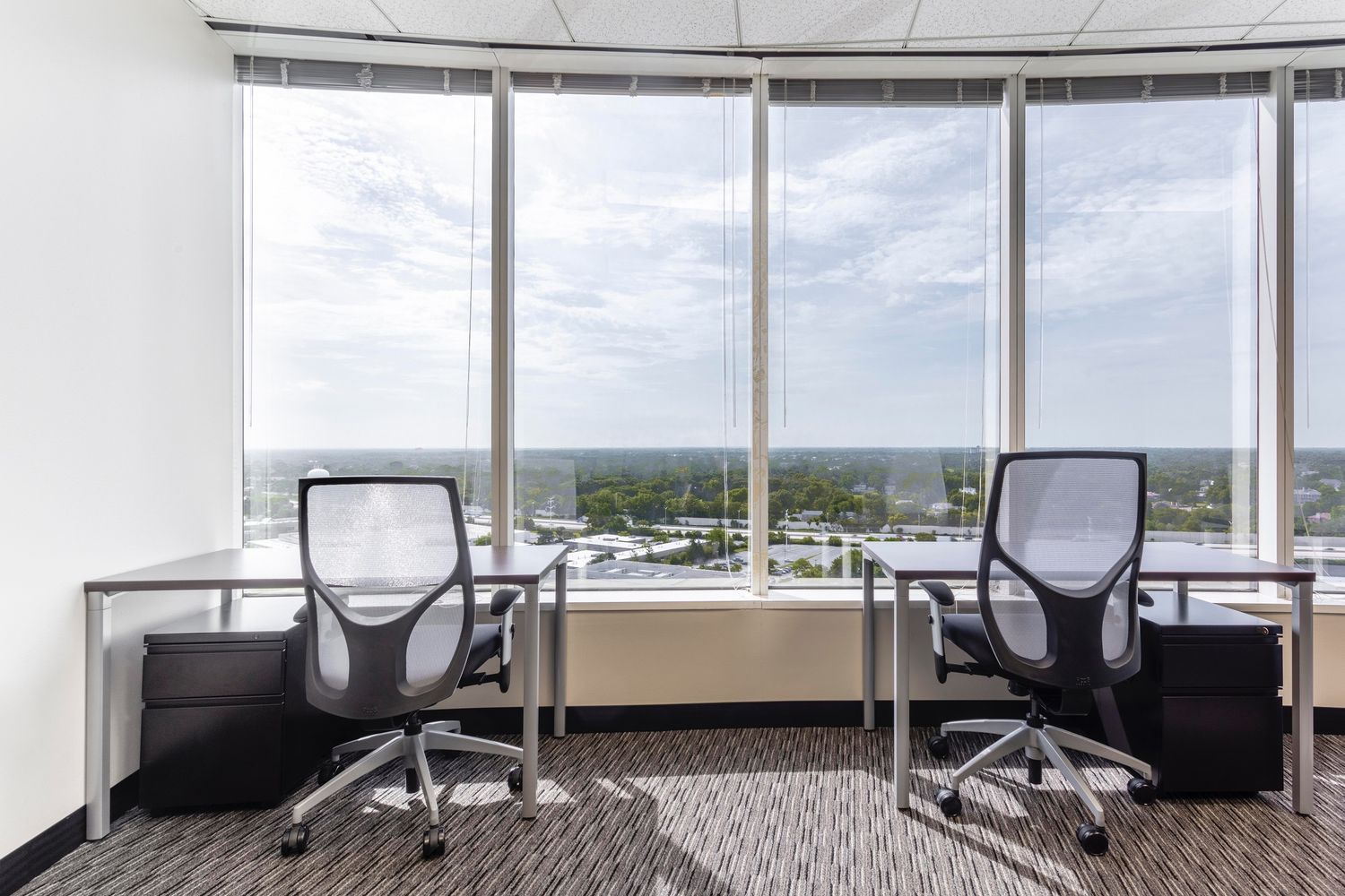 One Lincoln Centre: 18 W 140 Butterfield Road, Oak Brook, IL 60181